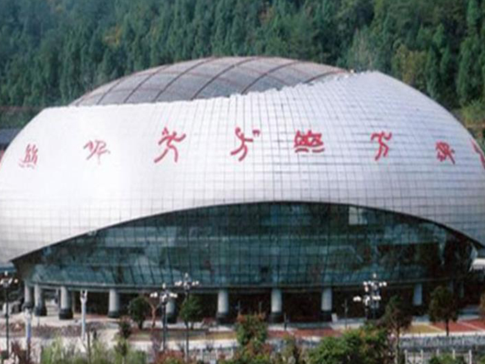 清镇体育中心球形网架加工安装